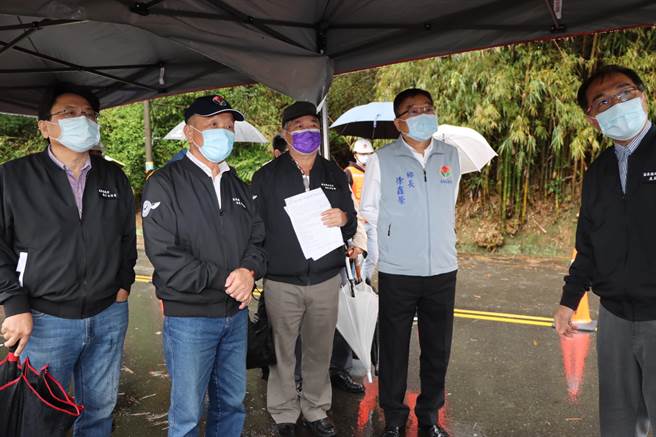 县长徐耀昌28日到场了解灾情。（李京升摄）