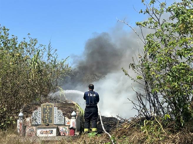 嘉义县消防局2021年统计，越靠近清明节，杂草火警次数越多。（嘉义县消防局提供∕吕妍庭嘉义传真）