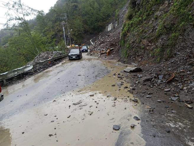 77K灵甫桥路段已初步抢通，恢復单向通行。（谷关工务段提供）