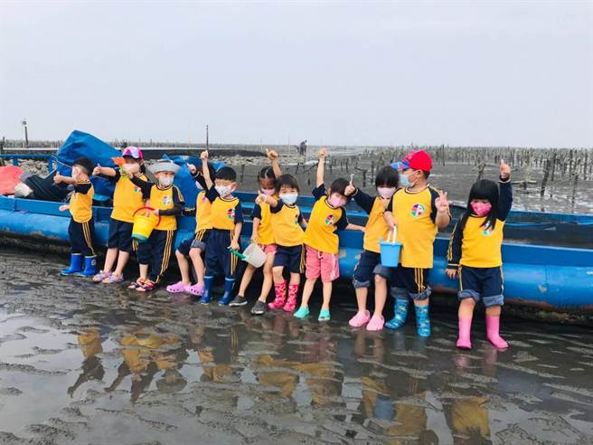 彰化县王功蚵艺文化协会所经营的王功蚵艺文化馆获得环保署环境教育设施场所认证，积极推动海洋环境教育小旅行。（协会提供／谢琼云彰化传真）