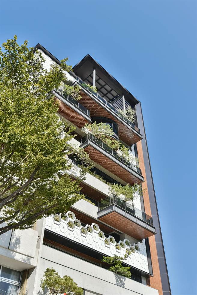 台中市很多建筑业者将建筑规画带入绿建筑永续环境设计，结合智慧化设备管理达到节能减碳功效。（业者提供／卢金足台中传真）