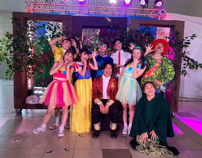 旅行箱劇團演出劇照。（蔡明儒提供／廖素慧嘉市傳真）