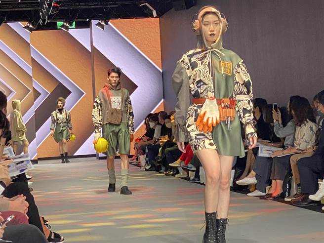 岭东科大时尚学院学生透过手机的「特效滤镜」延伸创意概念诠释时装，给观赏者不一样的视觉感受。（岭东科大提供／张妍溱台中传真）