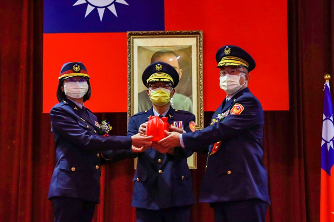 新任队长林子翔是刑事体系出身，过去长期担任侦查队长，曾侦办过知名艺人江蕙遭强盗伤害案、阳信银行及玉山银行强盗案，未来将针对即将上路的「跟踪骚扰防制法」全力保护妇幼安全。(新北市警察局提供)