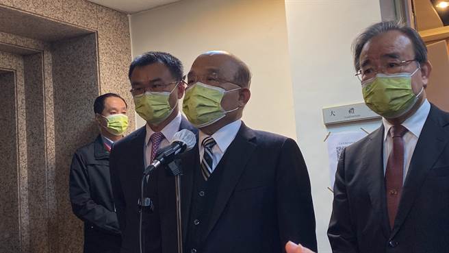 苏贞昌说，我们要救自己的国家，就看什么方法可以救，以及花多长的役期来训练，这方面我们尊重国防部的专业评断，希望国人都能支持。（李柏澔摄）