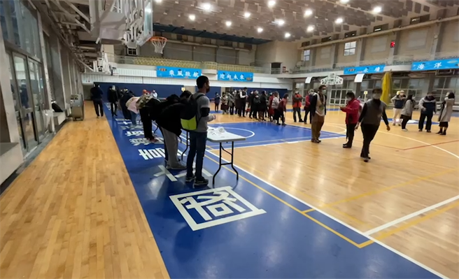 國立台灣海洋大學下午驚傳有2名女大生身體不適，急送醫篩檢。（翻攝照片／陳彩玲基隆傳真）