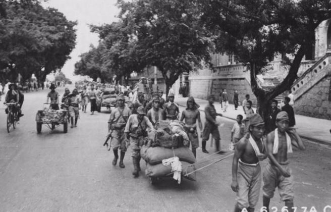 日方在1945年10月13日就接到中方的训令：将20万的日本部队迁到指定的集中地。（图／美军檔案，作者提供）