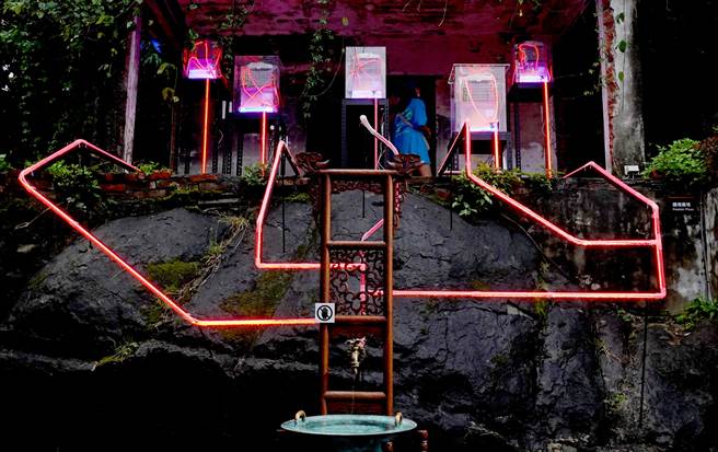 庄知恒的「马克白效应」，引领观者在欲望中告解，追寻平衡与永恒。（姚志平摄）