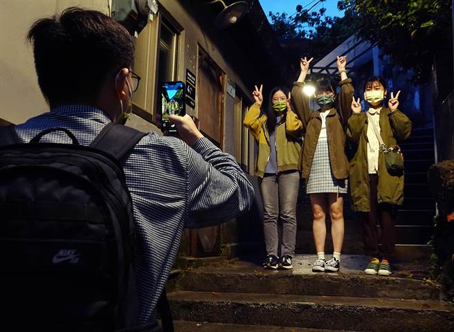 宝藏巖的美，在不经意的转角处都是民眾拍照打卡的点。（姚志平摄）