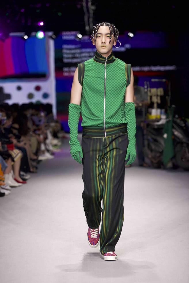 伊林話題模特廖彥龍演繹#DAMUR 2022秋冬系列。（臺北時裝週提供）