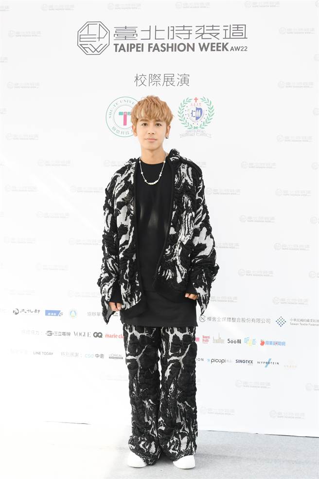 鼓鼓受邀「臺北時裝週」校際展演演出（相信音樂提供）