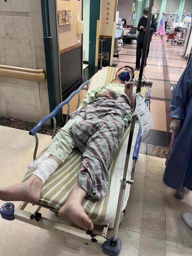 李宥賢中彈後被送往林口長庚醫院急救，所幸意識清醒、並無生命危險。（警方提供）
