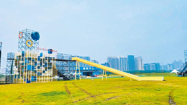 竹市兒藝節4月1日登場，「飛天基地」7公尺溜滑梯搶先曝光。（新竹市政府提供／羅浚濱新竹傳真）