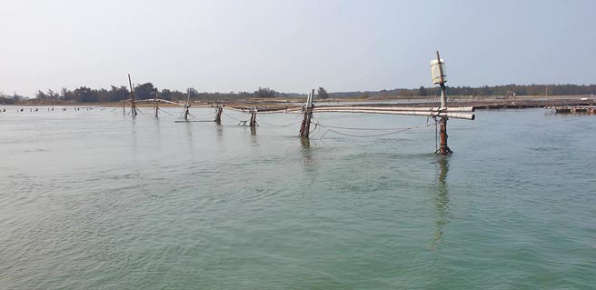 鳗苗捕捞期结束，定置网功成身退。（陈冠魁提供／张亦惠嘉县传真）