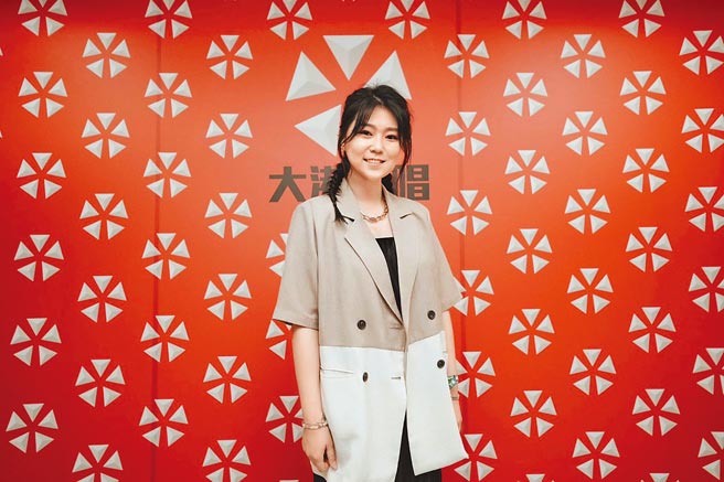 曹雅雯昨首登大港開唱演出。（出日音樂提供）