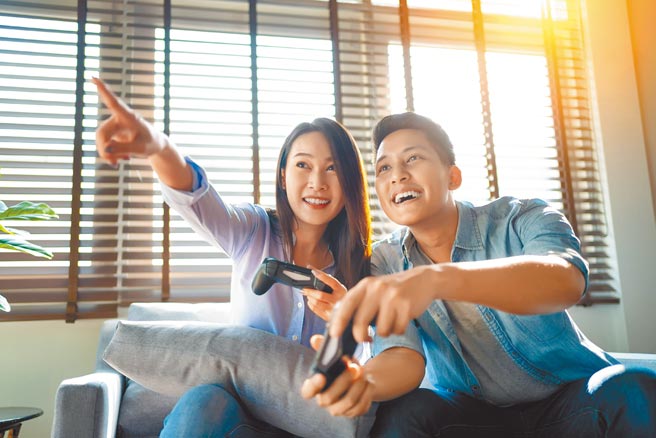 因人气游戏《艾尔登法环》的上市，市面上再度出现抢家机的热潮。（CFP）