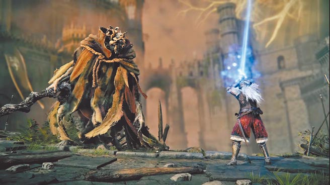 《艾尔登法环》为最近讨论度最高的高难度魂系游戏，因难度比过往更高，被玩家戏称充满了制作人「宫崎英高满满的恶意」，各电玩媒体更是几乎给予10分满分的评价。（摘自万代南宫艾置YouTube频道）