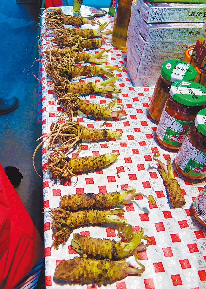 从烤鸡到来自阿里山的现磨山葵，惊喜与见闻滋养了小日子。（高静芬摄）