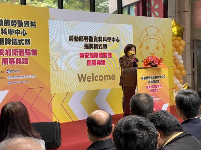 （劳动部部长许铭春。图／邱琮皓）