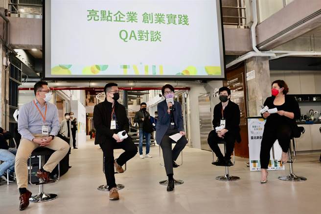 3位創業家與副市長黃珊珊對談，一起交流創業過程的挑戰與收穫。（圖／北市產發局提供）