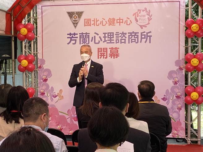 国北教大校长陈庆和今天宣布「芳兰心理谘商所」正式揭牌营运。（林志成摄）