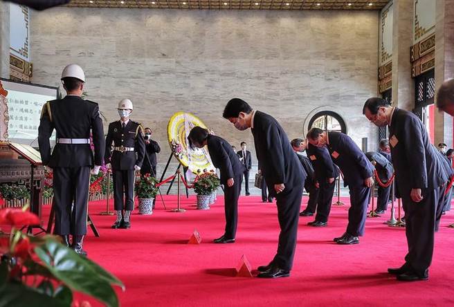 总统忠烈祠主持春祭 慰问烈士遗族代表。总统府提供