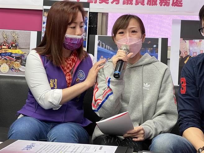 新北市议员刘美芳控诉学校吃案，隐匿校园霸凌事件。（王扬杰摄）