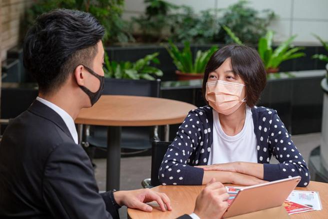 （保险局要求3月31日后，若要保费调整机制的保单，必须先跟保户说清楚。图／本报资料照片）