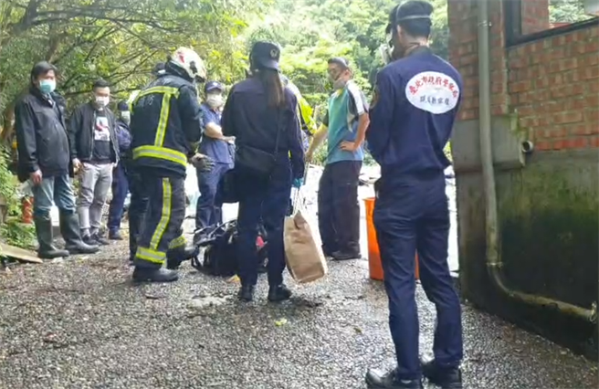 警政署保安警察第三总队在七堵区华新农场破获制毒工厂，改找台北市大同分局支援。（读者提供／陈彩玲基隆传真）