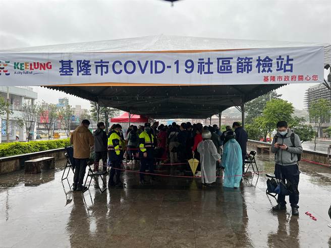 基隆市政府在全市各区增设筛检站。（陈彩玲摄）