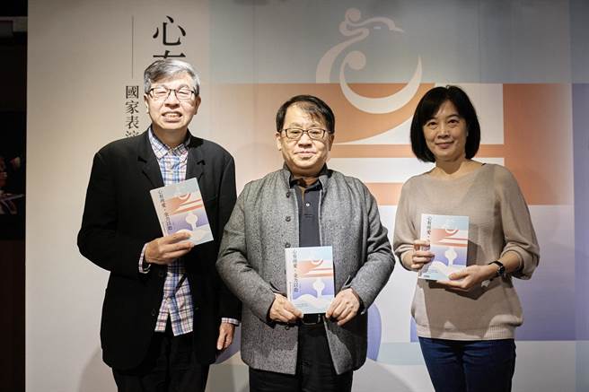 朱宗慶在《心有所愛，全力以赴：國表藝董事長五年工作實錄》一書闡述理念、提出觀點，並分享決策與推動經驗。（鄭達敬攝，國家表演藝術中心提供）