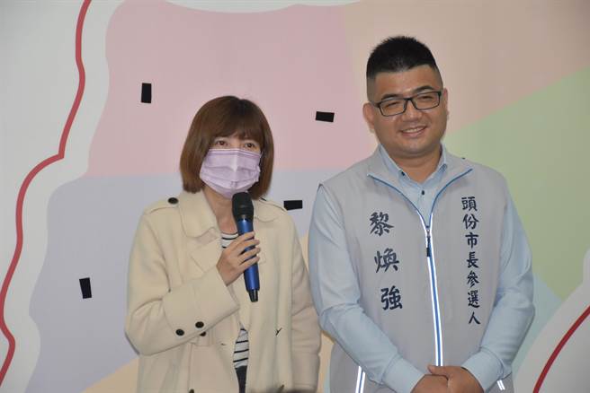 苗栗县无党籍县议员黎焕强29日正式宣布参选头份市长，民进党籍县议员徐筱菁到场力挺。（谢明俊摄）