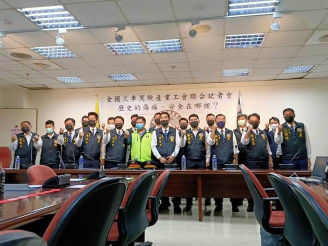 20220329全国火车驾驶产业工会抗议台铁仓促公司化未做好安全改革(简立欣摄)