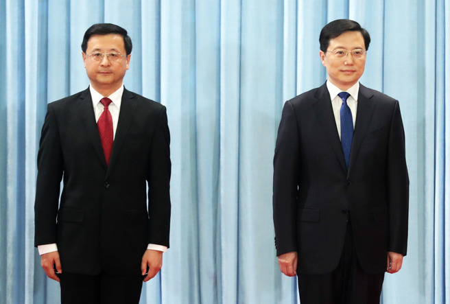 多维新闻29日引述大陆媒体报导，诸葛宇杰（右）接替稍早前转任《人民日报》社总编辑的于绍良，就任上海市委副书记。