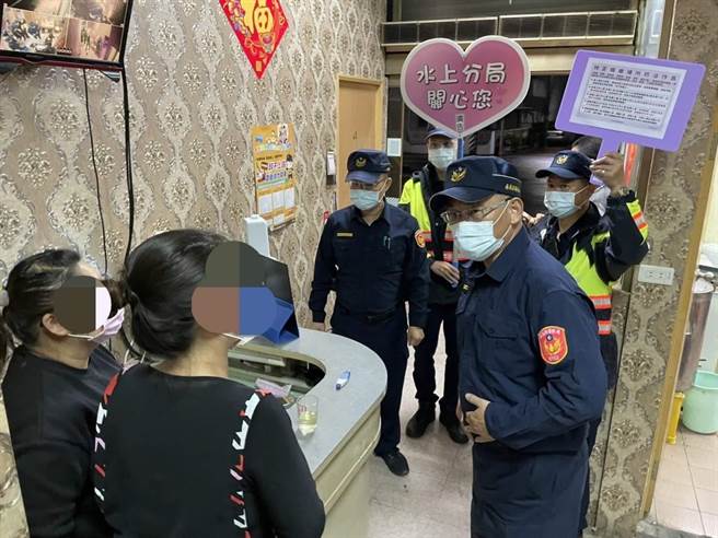 嘉義縣警察局27日起連續2天針對所列管小吃部、歌友會、護膚養生館等127處加強稽查。（嘉義縣警察局提供∕呂妍庭嘉義傳真）