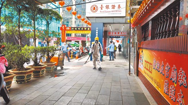 台北市今新增3例本土个案。图为清消示意图。（本报资料照）