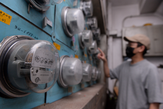 電價審議委員會今將召開，目前研議的「只漲大戶、不漲民生」方案呼聲最高。（示意圖，王德為）