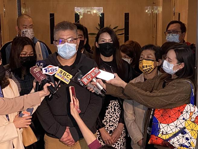 太鲁阁号事故伤者与家属，今日下午与交通部长王国材会面。（陈佑诚摄）