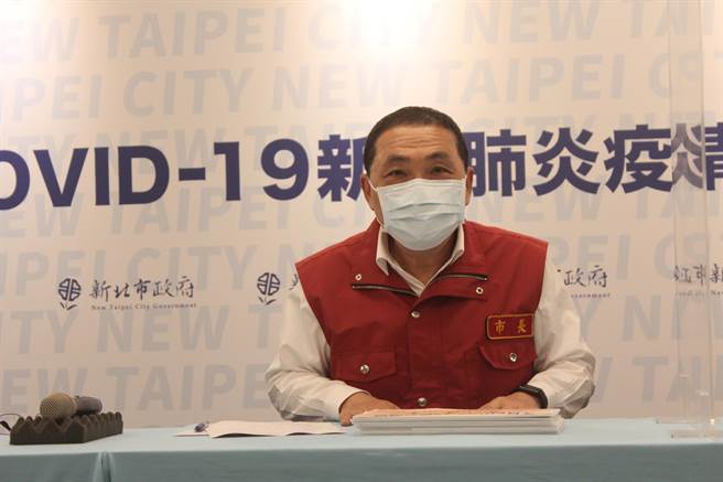 新北市長侯友宜說明今疫情狀況。（陳慰慈攝）
