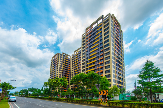 桃园社会住宅陆续完工，配合社会住宅申租管理系统，提供线上申请社宅、看屋等服务。(图/桃园市政府提供)