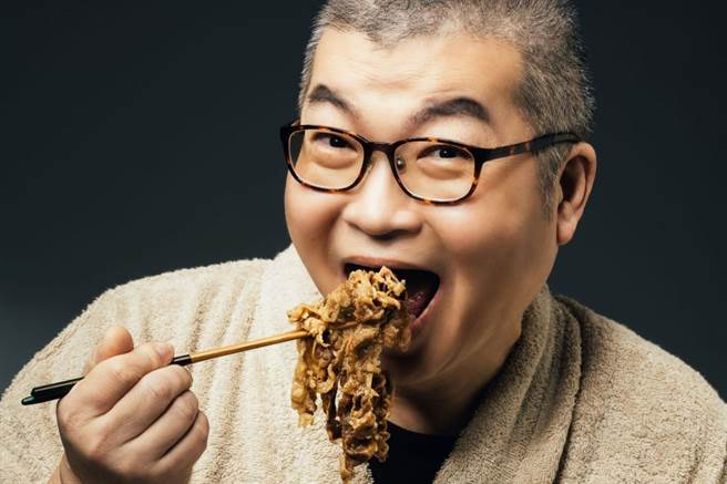 復興空廚與美食家徐天麟合作，推出大口吃肉豪爽豪邁冷凍食品。（中保科提供）