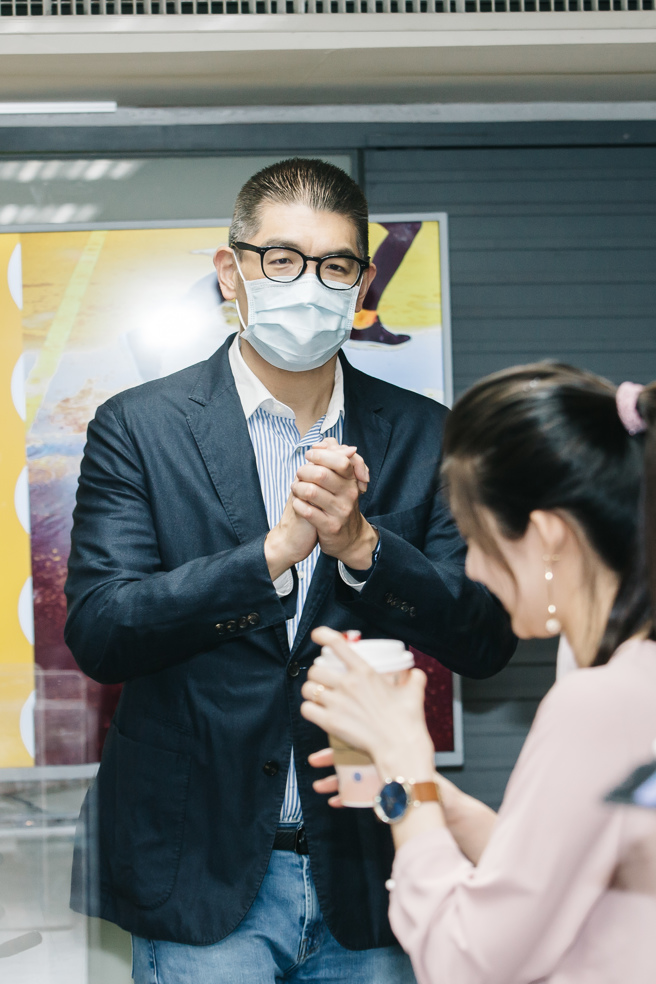 国民党副主席连胜文(后)29日出席「青年大进击」座谈会，被问及民进党立委称抖音文化统战台湾，连认为，他不知道大陆古装剧要怎么统战现在的台湾人，老百姓没这么弱智，真正弱智的是民进党。(郭吉铨摄)