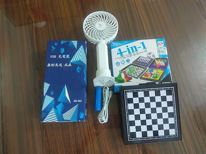 竹南镇公所今年发放给镇内国小学童儿童节纪念品。（竹南镇公所提供／谢明俊苗栗传真）