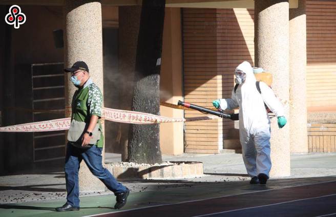 觀音大潭電廠群聚案燒進校園再添1案，桃園市私立復旦高中3年級女學生，因曾搭乘女同學爸爸的便車，該父親是大潭電廠外包商染疫員工，女學生遭匡列採檢後也於29日傍晚確診，將列入明天個案。圖為示意圖。（本報資料照）