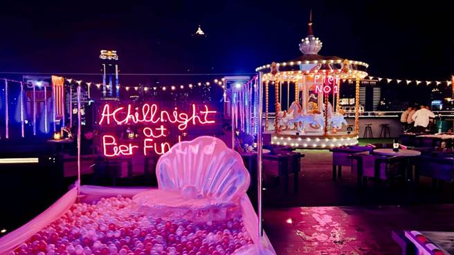 高雄英迪格酒店打造高空酒精游乐园，成为新兴网美景点。（柯宗纬摄）