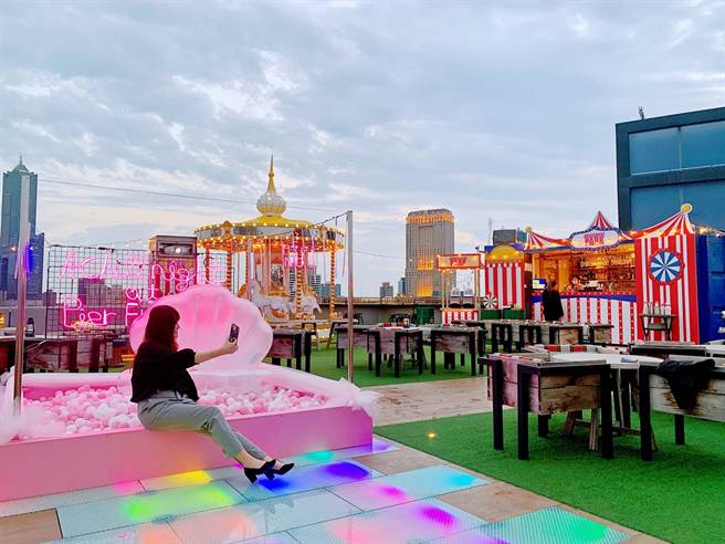 高雄英迪格酒店打造高空酒精游乐园，成为新兴网美景点。（柯宗纬摄）