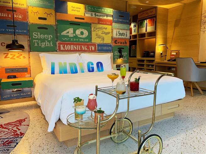 高雄英迪格酒店客房也推出精采绝伦的酒精畅饮住房专案。（柯宗纬摄）