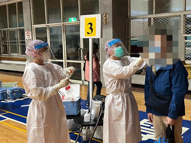 基隆市政府在全市各区设置筛检站，揪出可能潜藏在社区的感染源。（海大提供／陈彩玲基隆传真）