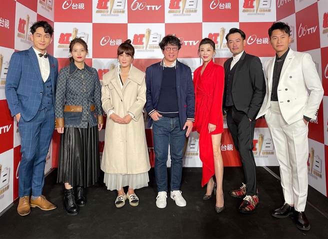 蒋三省与演员陈谦文、王乐妍、邱琦雯、方馨、柯叔元、王振復合影。（JMS蒋三省音乐提供)