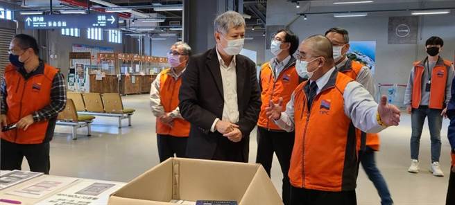 基隆发生新冠本土疫情，台湾港务公司要求基隆港港务分公司成立紧急应变中心，3月28日开始港区作业人员，包含海关等CIQS人员，须持有7日内快筛阴性证明。（陈敬哲基隆传真）